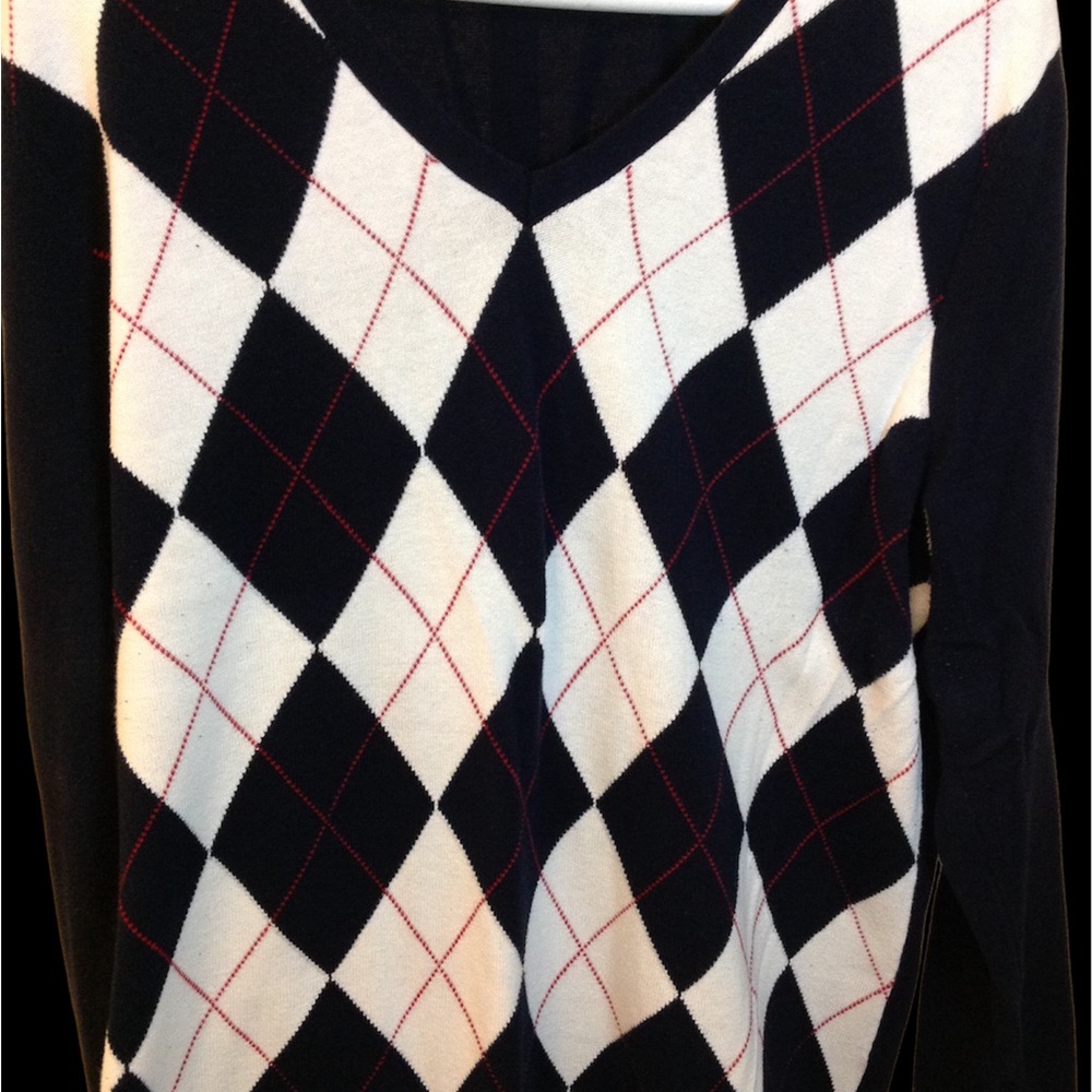 Ladies large classic Argyle v-neck sweater.